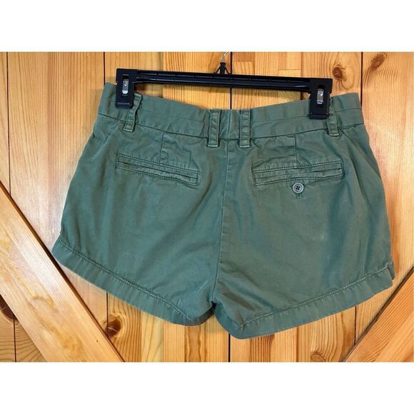 J.Crew Chico green shorts size 2 (8034) - Picture 2 of 5